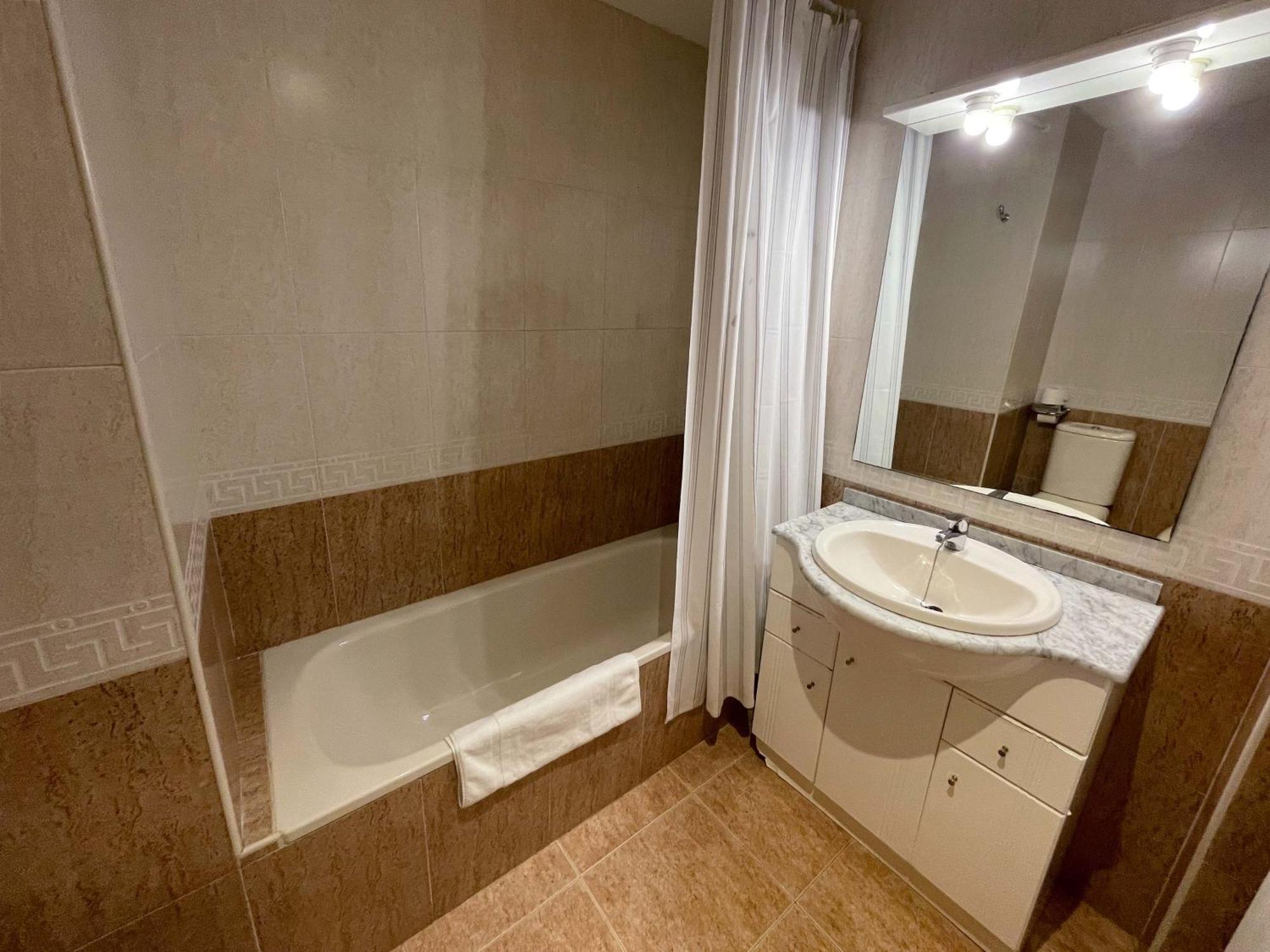 Apartamentos El Pilar Suites 3000 Saragoça Exterior foto